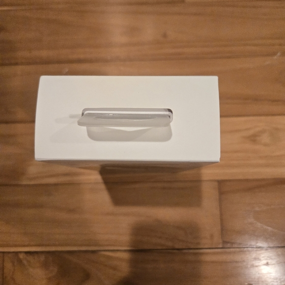 Fitbit Versa 2 Smartwatch - NEW IN BOX - Picture 3 of 5